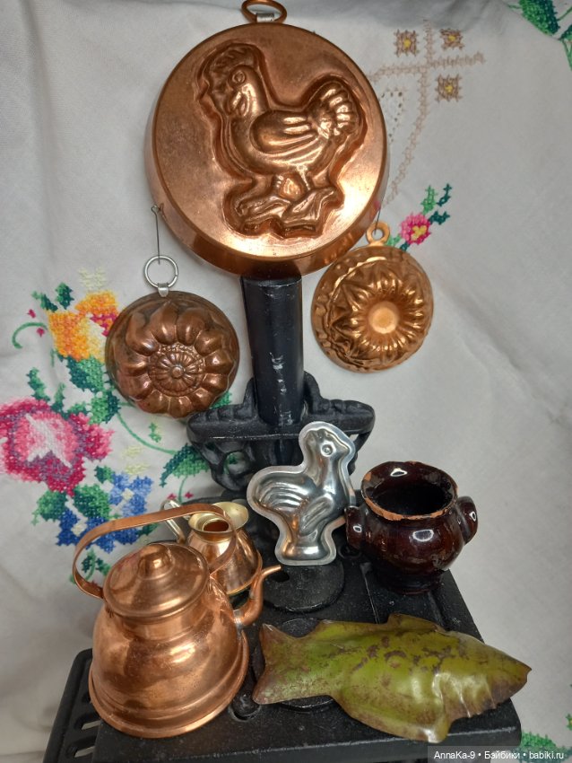 Фото подборка с аукционов с антикварной и винтажной кукольной миниатюрой, медь