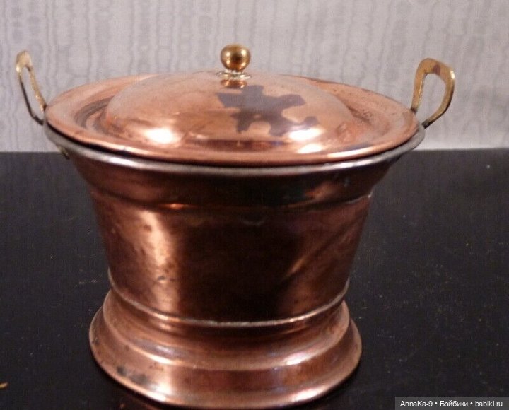 Фото подборка с аукционов с антикварной и винтажной кукольной миниатюрой, медь