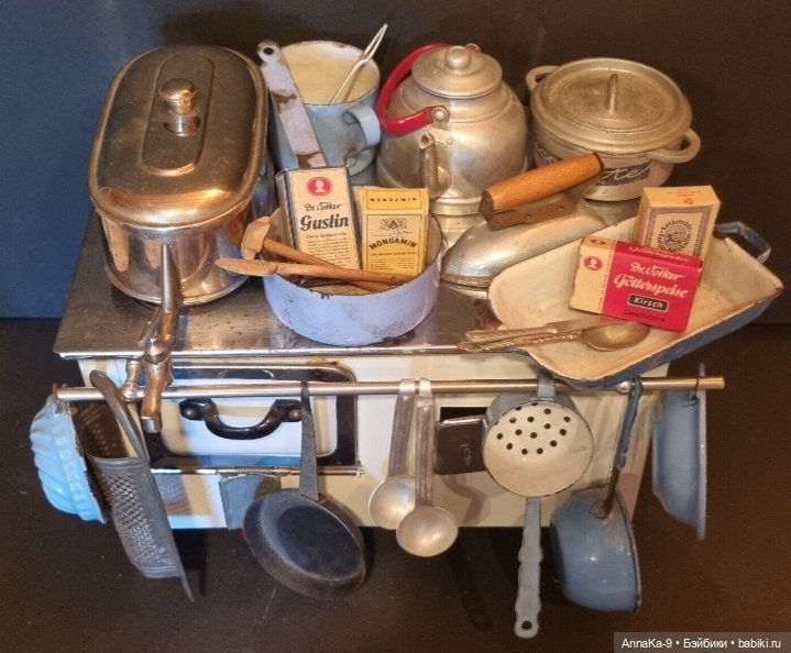 Фото подборка с аукционов с антикварной и винтажной кукольной миниатюрой, медь