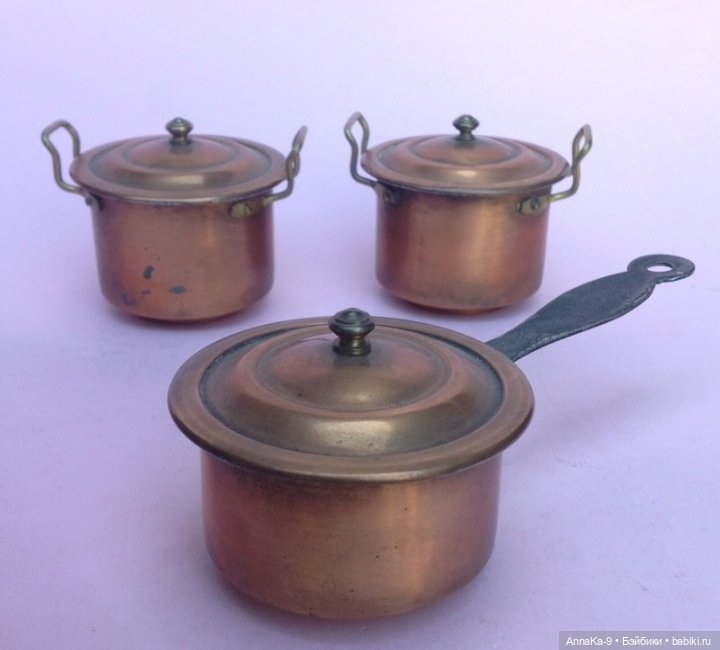 Фото подборка с аукционов с антикварной и винтажной кукольной миниатюрой, медь