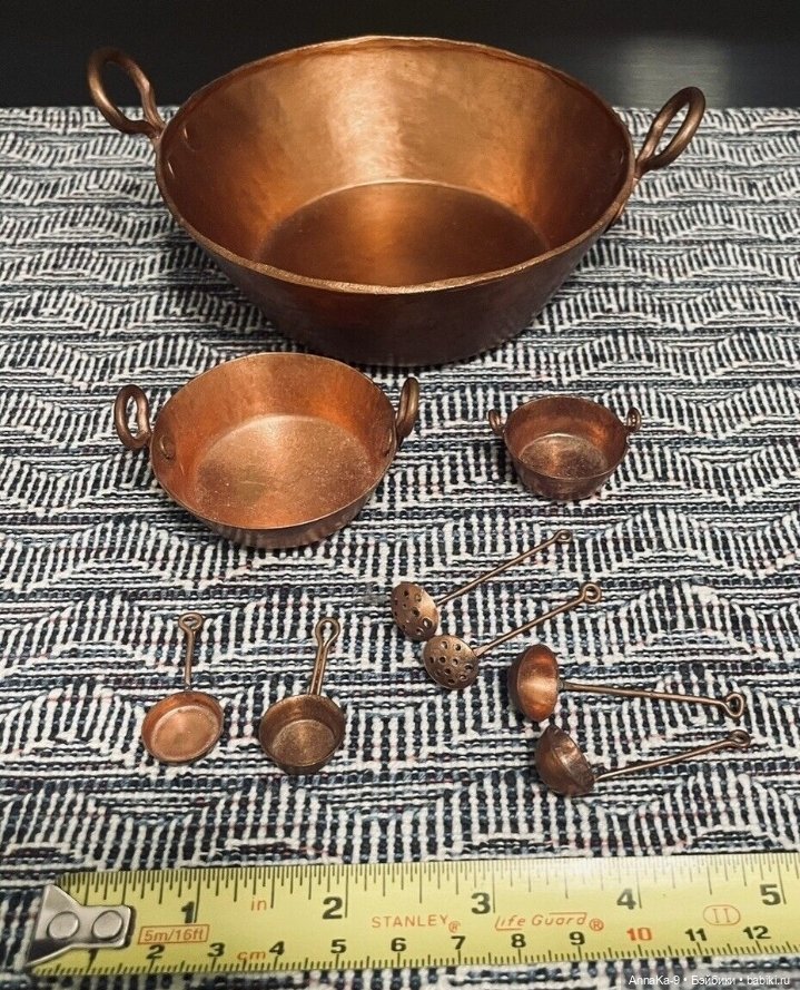 Фото подборка с аукционов с антикварной и винтажной кукольной миниатюрой, медь