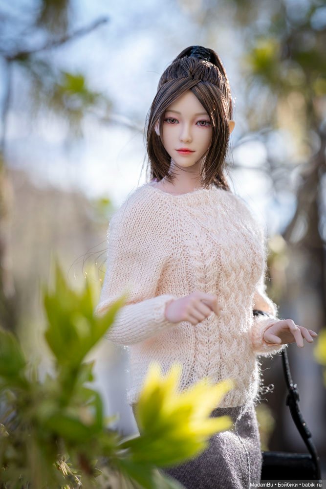 Мэнди в парке, весна 2024