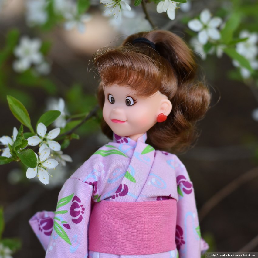 Весенняя прогулка — Коллекции игровых кукол (Playline): фото полок (фото 3)