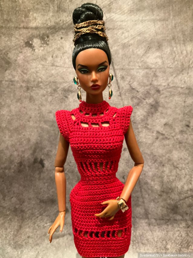 Полукомбинезон и пара платьев для надменной красотки