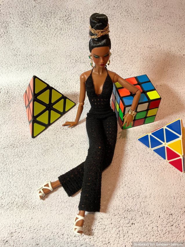 Полукомбинезон и пара платьев для надменной красотки (фото 2)