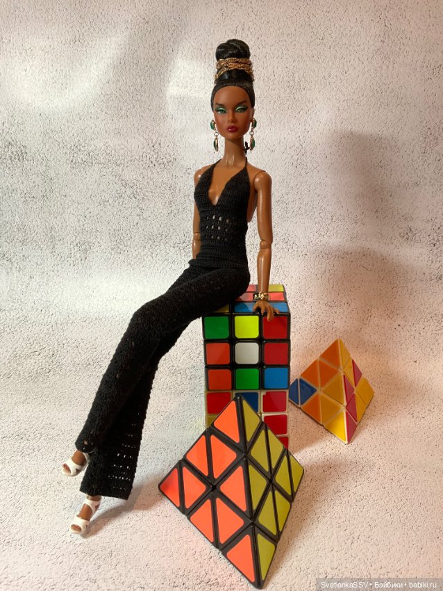 Полукомбинезон и пара платьев для надменной красотки (фото 7)