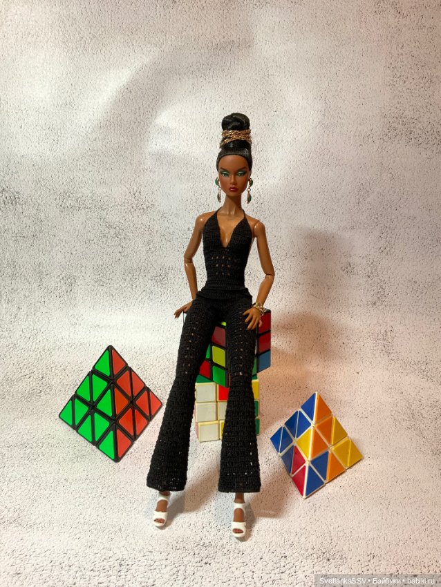 Полукомбинезон и пара платьев для надменной красотки