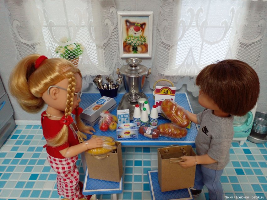 Обычный выходной день в кукольной семейке
