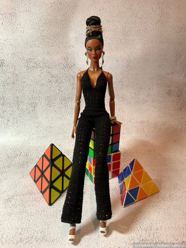 Полукомбинезон и пара платьев для надменной красотки (фото 3)