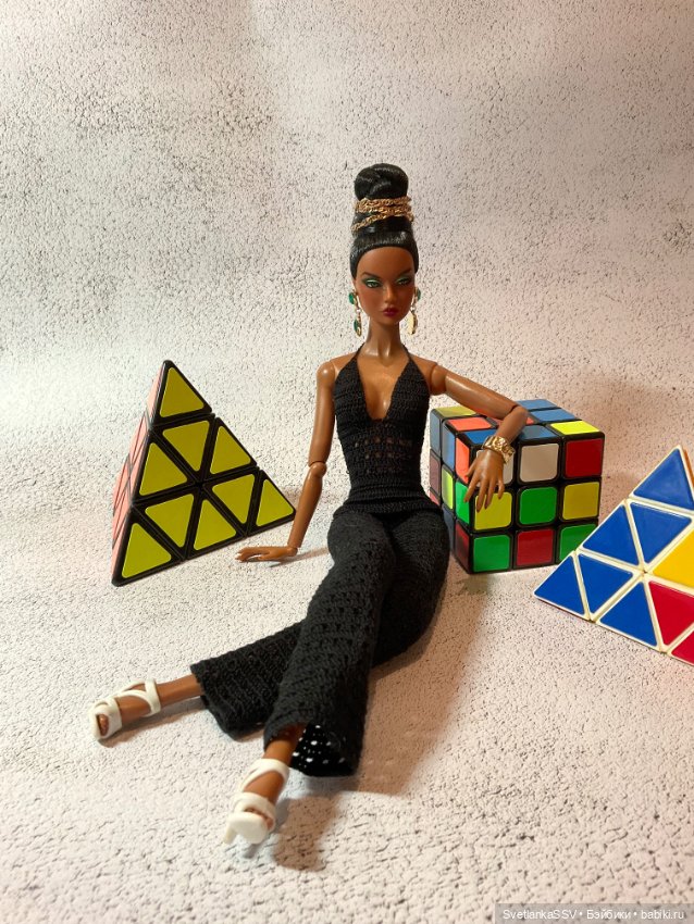 Полукомбинезон и пара платьев для надменной красотки