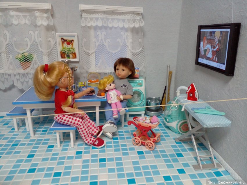 Обычный выходной день в кукольной семейке