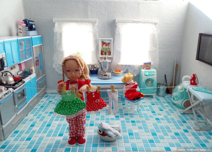 Обычный выходной день в кукольной семейке