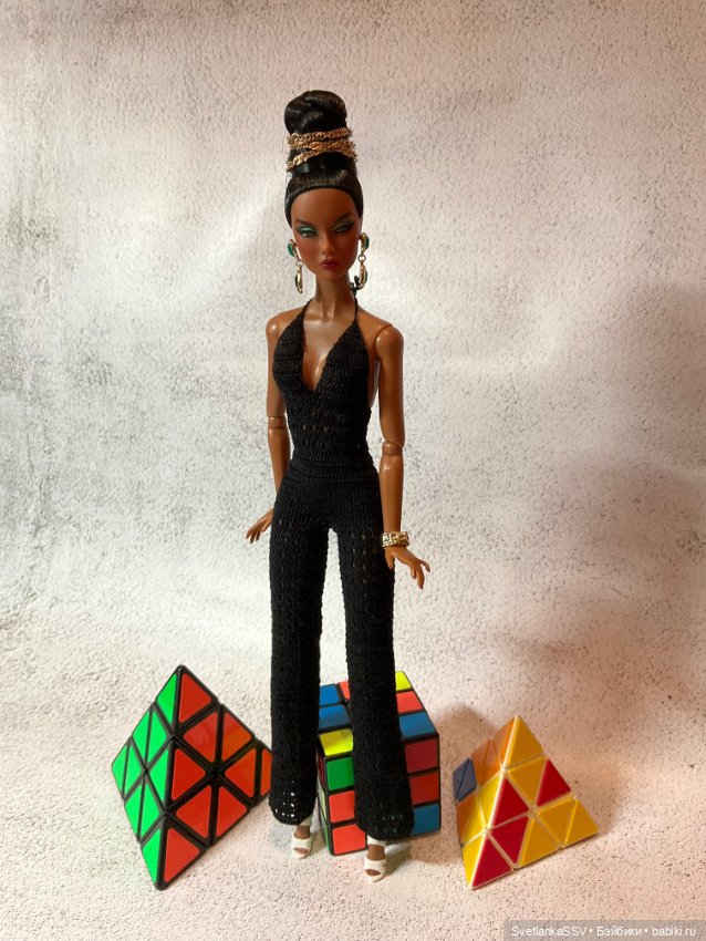 Полукомбинезон и пара платьев для надменной красотки (фото 9)