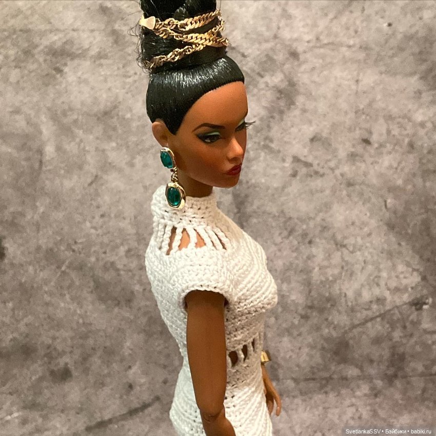 Полукомбинезон и пара платьев для надменной красотки