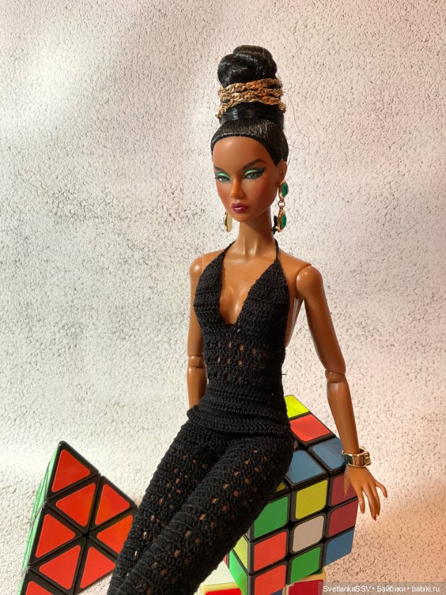 Полукомбинезон и пара платьев для надменной красотки (фото 4)