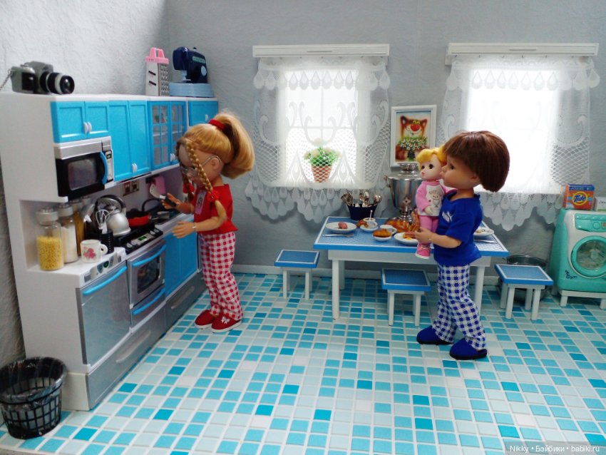 Обычный выходной день в кукольной семейке