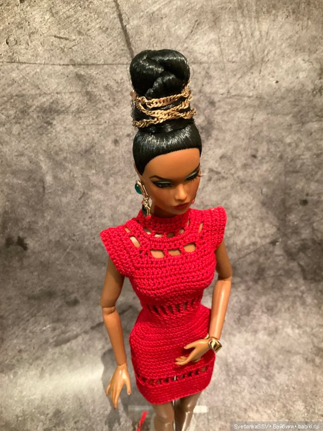 Полукомбинезон и пара платьев для надменной красотки