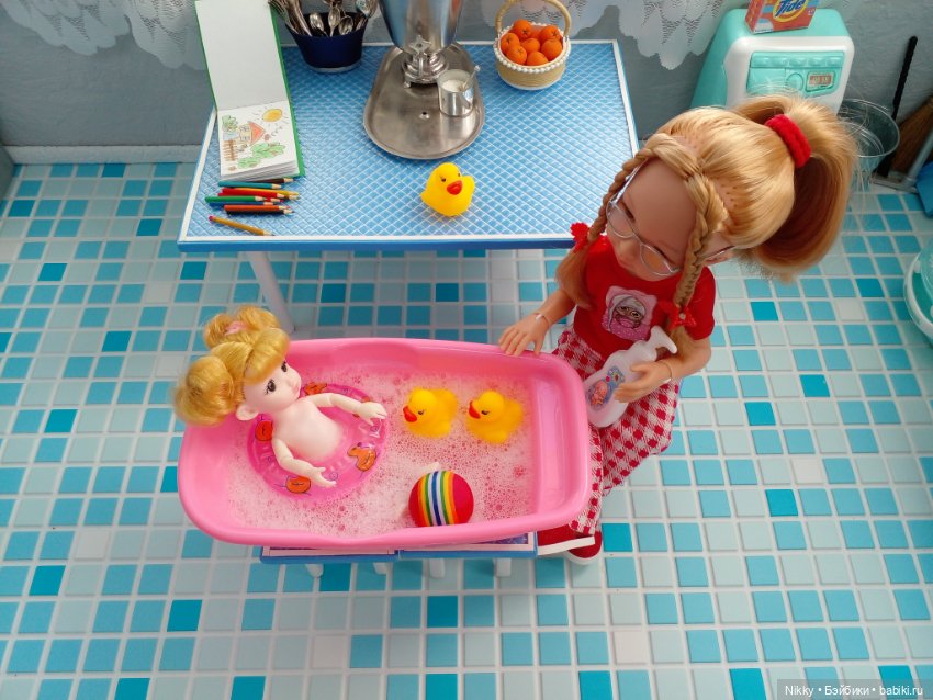 Обычный выходной день в кукольной семейке