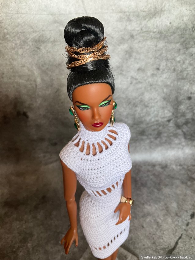 Полукомбинезон и пара платьев для надменной красотки