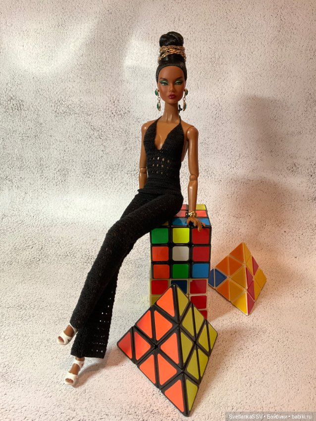 Полукомбинезон и пара платьев для надменной красотки (фото 5)