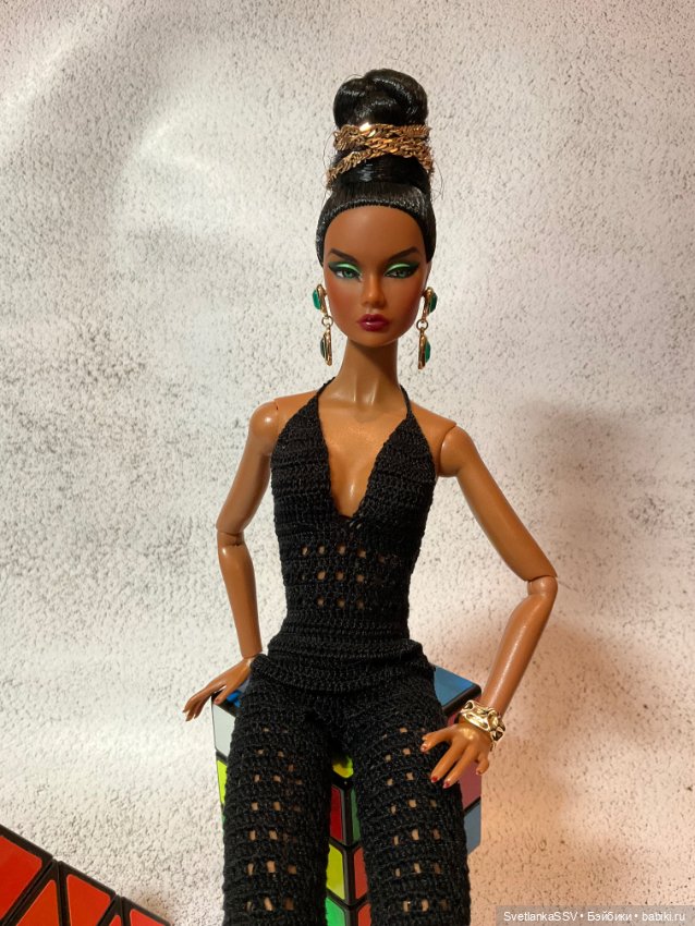 Полукомбинезон и пара платьев для надменной красотки