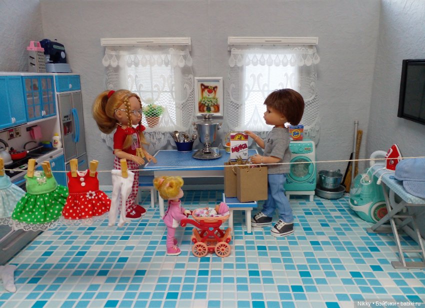 Обычный выходной день в кукольной семейке