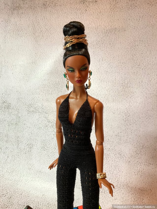 Полукомбинезон и пара платьев для надменной красотки (фото 8)