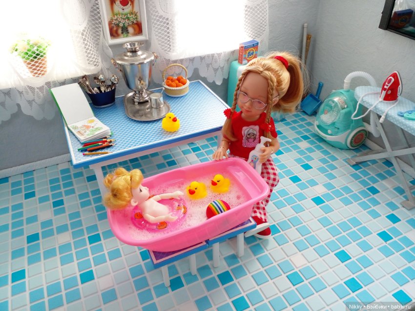 Обычный выходной день в кукольной семейке