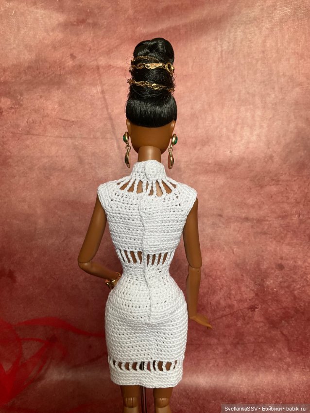 Полукомбинезон и пара платьев для надменной красотки