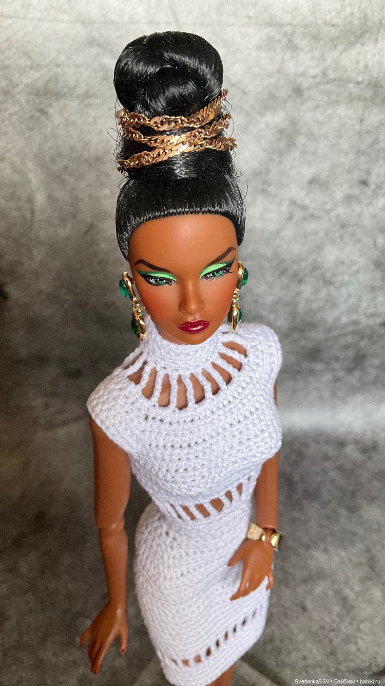 Полукомбинезон и пара платьев для надменной красотки