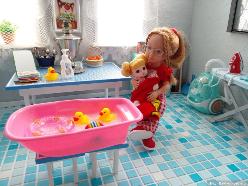 Обычный выходной день в кукольной семейке