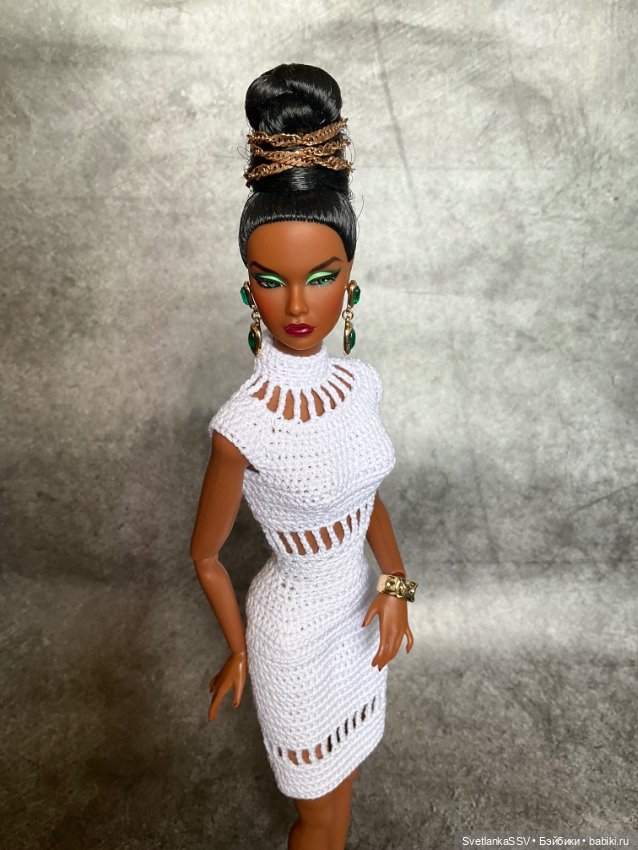 Полукомбинезон и пара платьев для надменной красотки