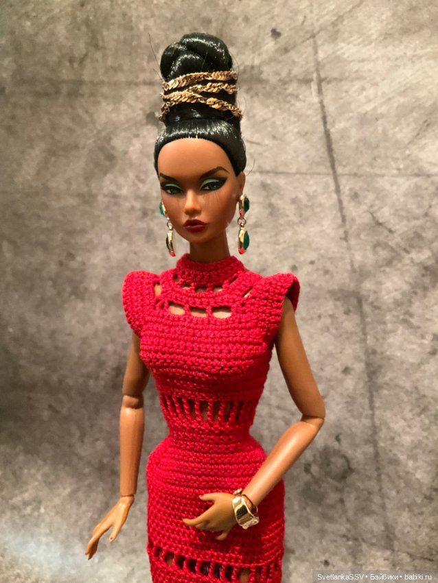 Полукомбинезон и пара платьев для надменной красотки