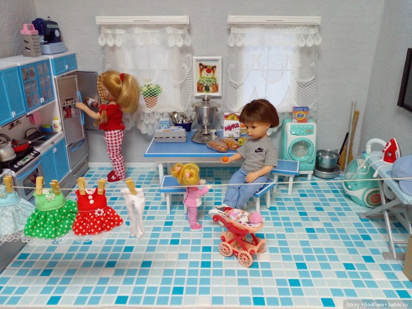 Обычный выходной день в кукольной семейке