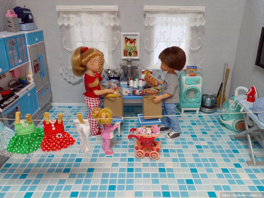 Обычный выходной день в кукольной семейке