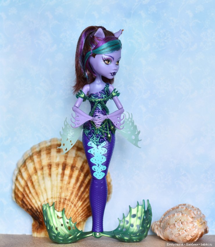 #MerMay (часть 2) — Коллекции игровых кукол (Playline): фото полок (фото 5)