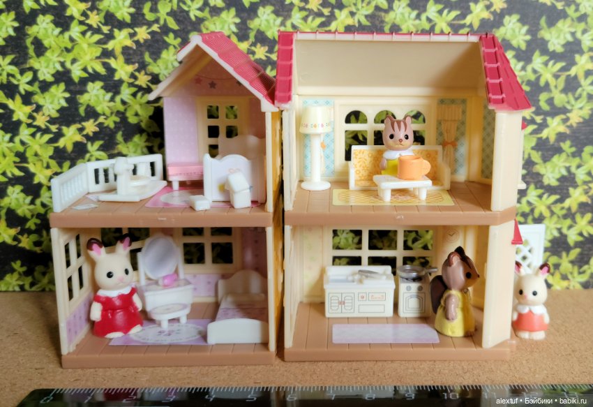 Игрушечный домик для наших кукол