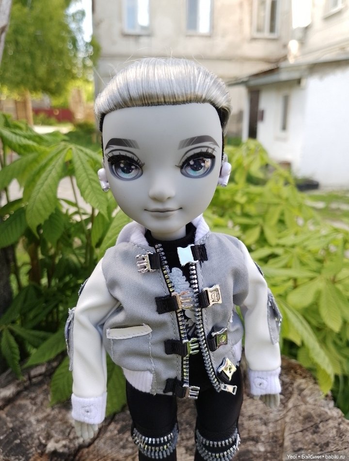 Эш Сильверстоун, Шедоу Хай (MGA , Shadow High) на прогулке) (фото 2)