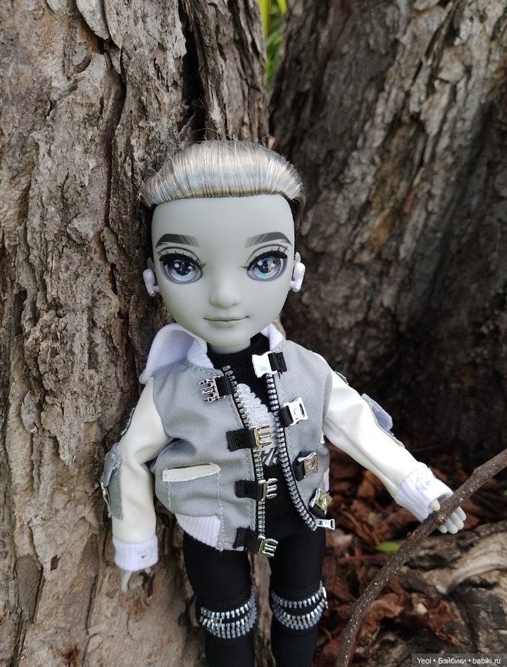 Эш Сильверстоун, Шедоу Хай (MGA , Shadow High) на прогулке) (фото 5)