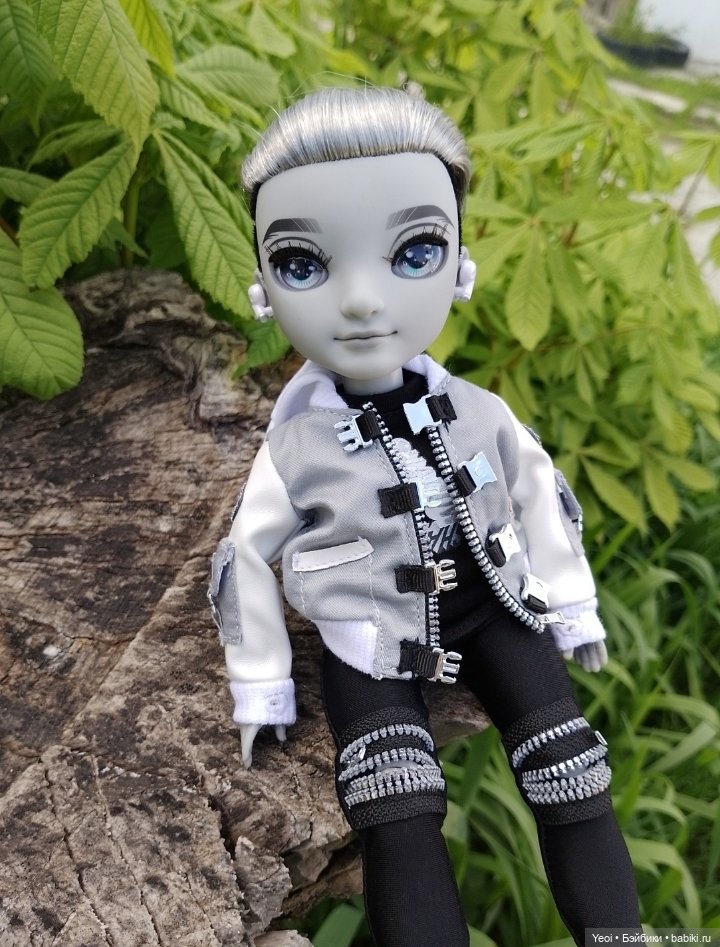 Эш Сильверстоун, Шедоу Хай (MGA , Shadow High) на прогулке) (фото 7)