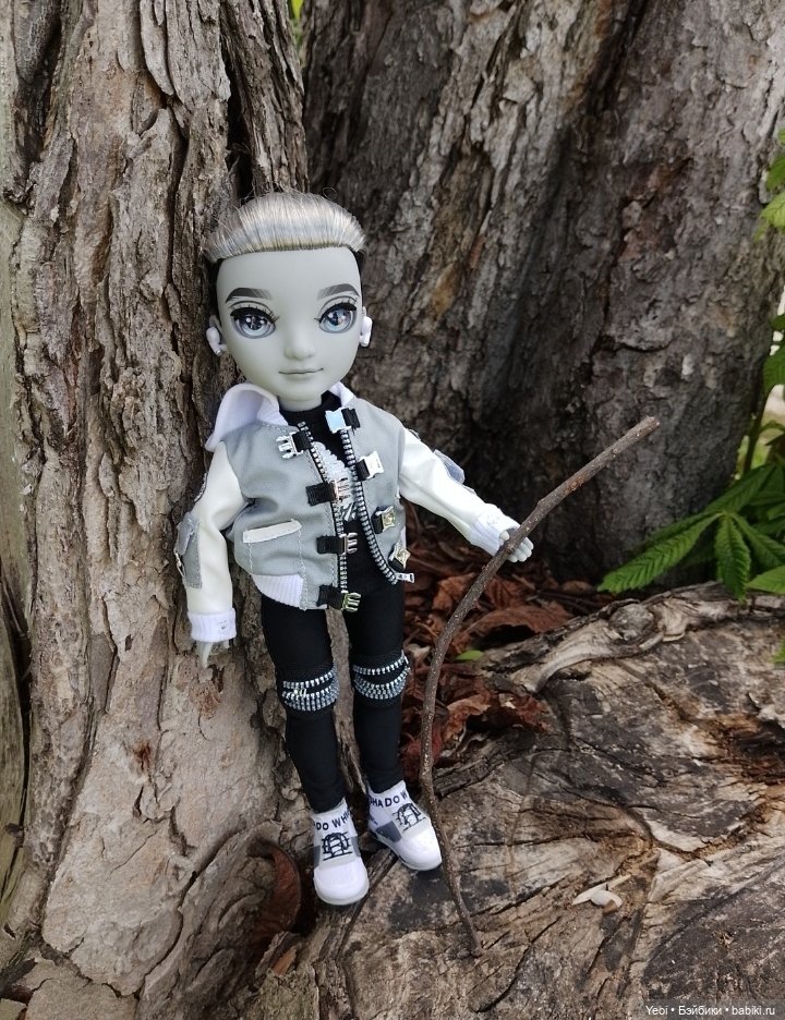 Эш Сильверстоун, Шедоу Хай (MGA , Shadow High) на прогулке) (фото 6)