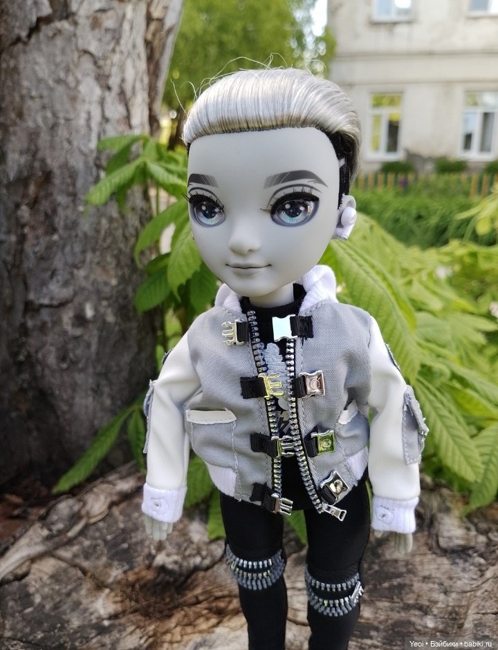 Эш Сильверстоун, Шедоу Хай (MGA , Shadow High) на прогулке) (фото 3)