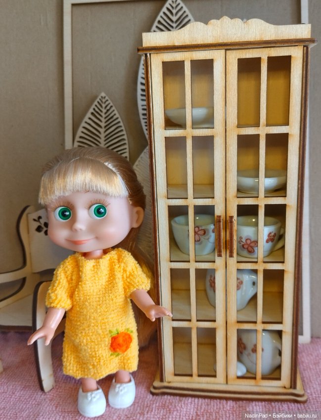 Шкаф-сервант — Куклы Маша и Медведь (Simba): Маша в кармашке (фото 6)