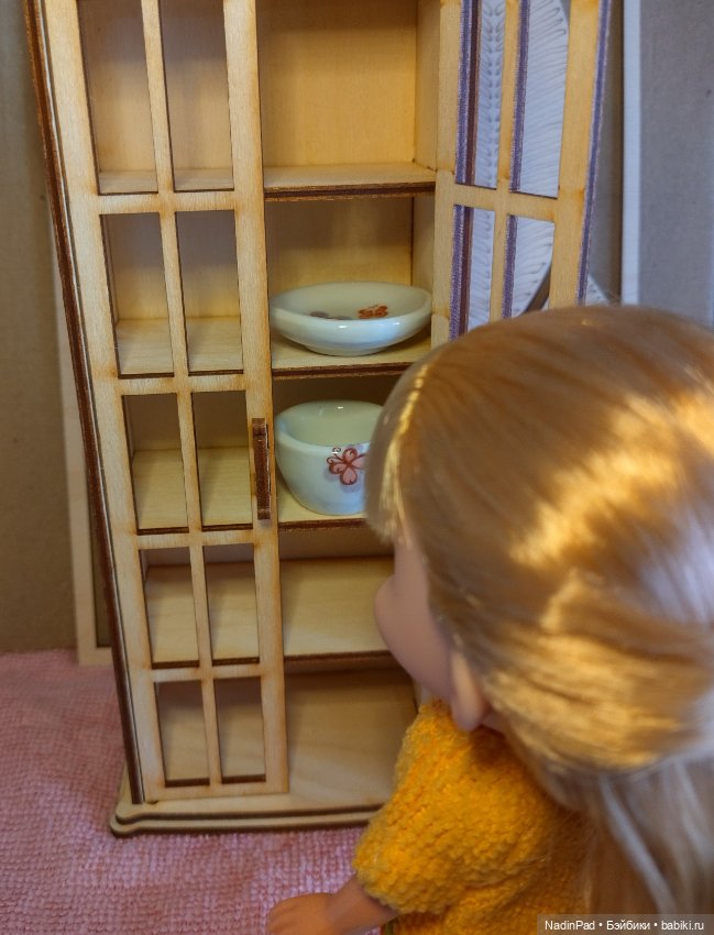 Шкаф-сервант — Куклы Маша и Медведь (Simba): Маша в кармашке (фото 5)