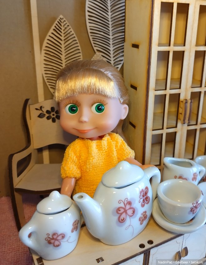 Шкаф-сервант — Куклы Маша и Медведь (Simba): Маша в кармашке (фото 4)