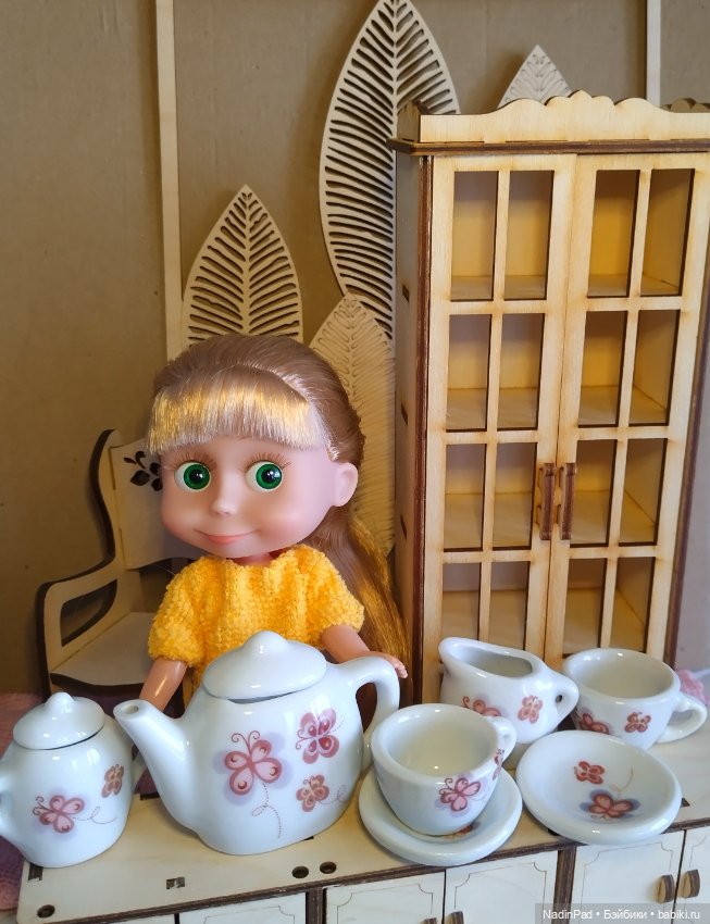 Шкаф-сервант — Куклы Маша и Медведь (Simba): Маша в кармашке (фото 3)