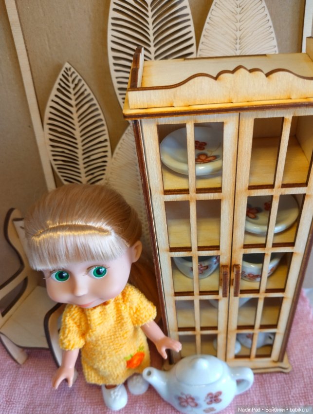 Шкаф-сервант — Куклы Маша и Медведь (Simba): Маша в кармашке (фото 7)