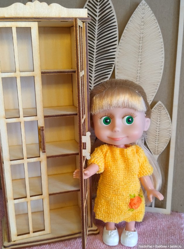 Шкаф-сервант — Куклы Маша и Медведь (Simba): Маша в кармашке