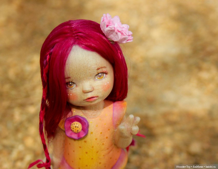 Деревянная кукла Виктория