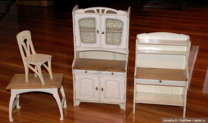 Подборка антикварных белых буфетов для кукол, продолжение
